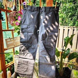 ✨️ NEW - Men's Gray Chinos✨️